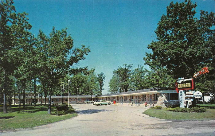 Northland Motel - Old Postcard Photo